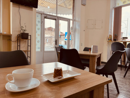020 Coffee and cake at "Kukuruz"